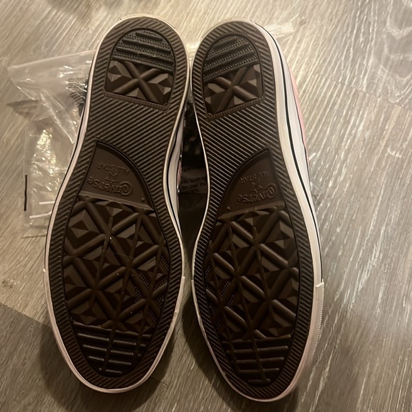 Pink Converse - Picture 2 of 6